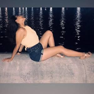 Meet your Posher, Stefany